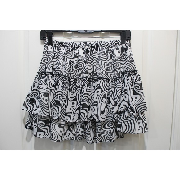 Stitch and Pine Black and White Monochrome Swirl Print two piece set - Picture 6 of 8